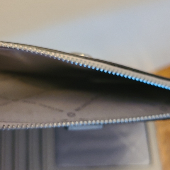 Gray/neutral Michael Kors Double-zip Jet Set wristlet - Picture 6 of 9